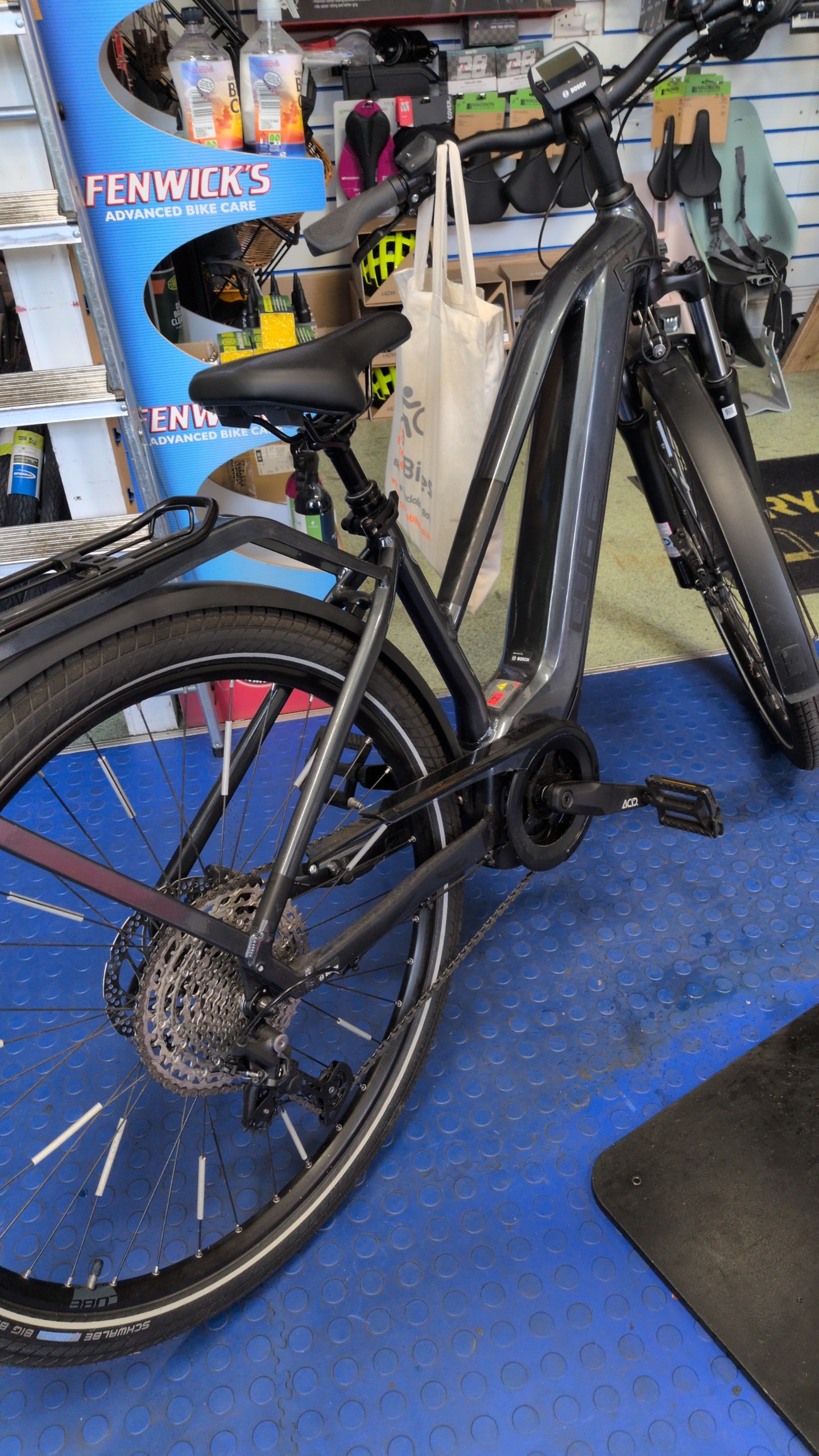 Cube Touring Hybrid Pro - Image 4