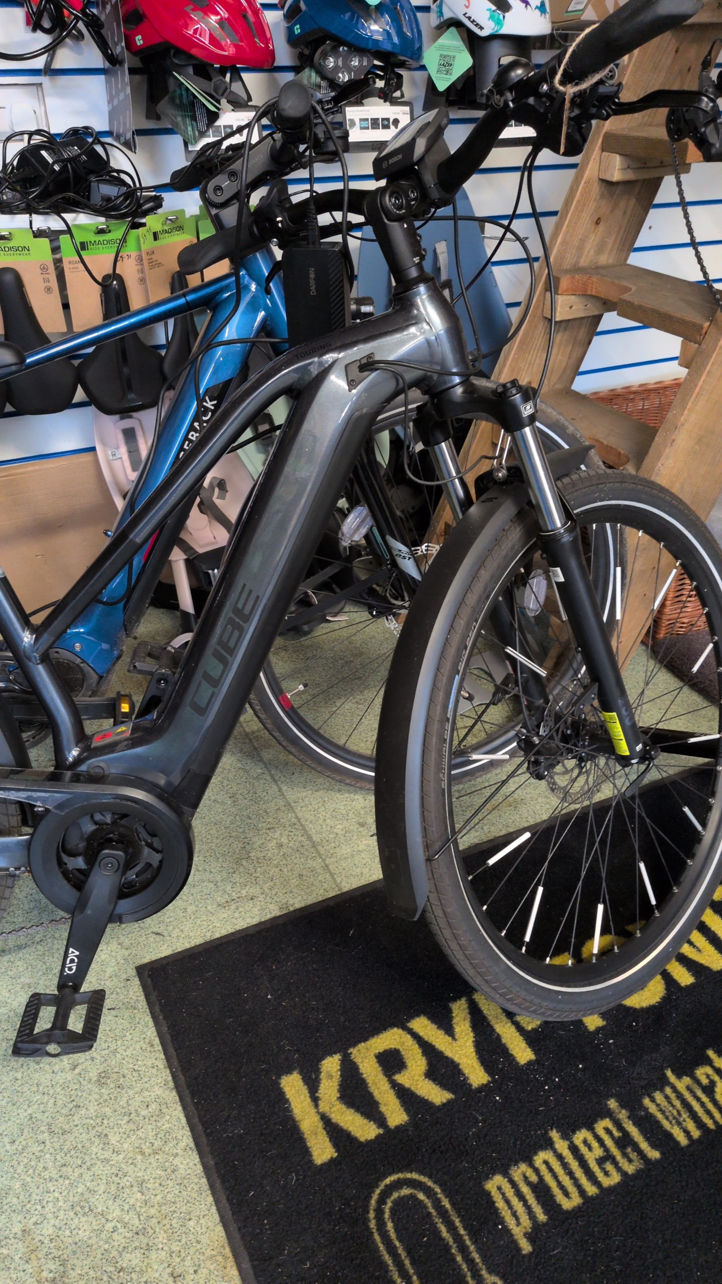 Cube Touring Hybrid Pro - Image 2
